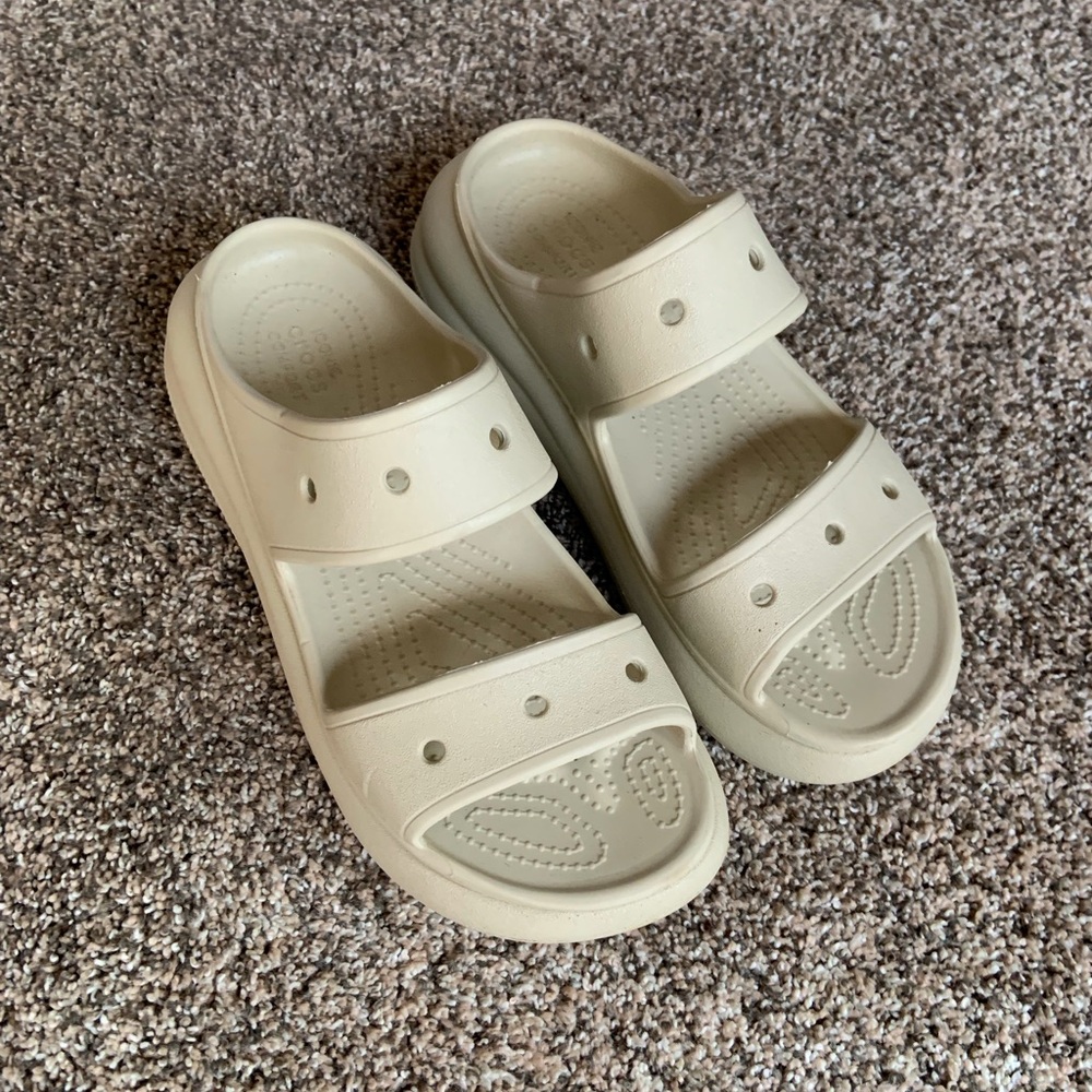 NWOT Crocs women’s Crush Iconic Comfort Sandals Bone size W8 M6